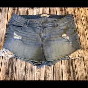 Torrid Jean Shorts Size 20 Distressed Lace